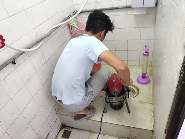 东源肥皂掉到马桶里把马桶堵住了怎么办？马桶堵住了怎么办