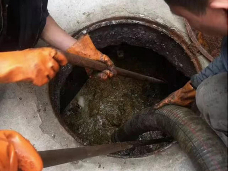 东源清理化粪池时如何避免沼气的危害?